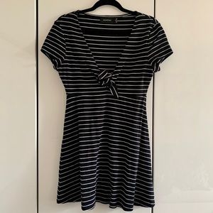 ⚓️LIKE NEW⚓️ MINKPINK Tie Front Stripe Dress